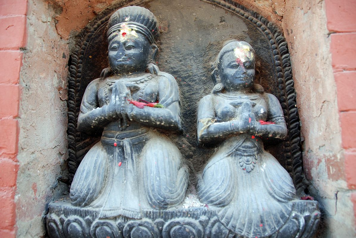 29 Kathmandu Gokarna Mahadev Temple Small Statue Of King And Queen 